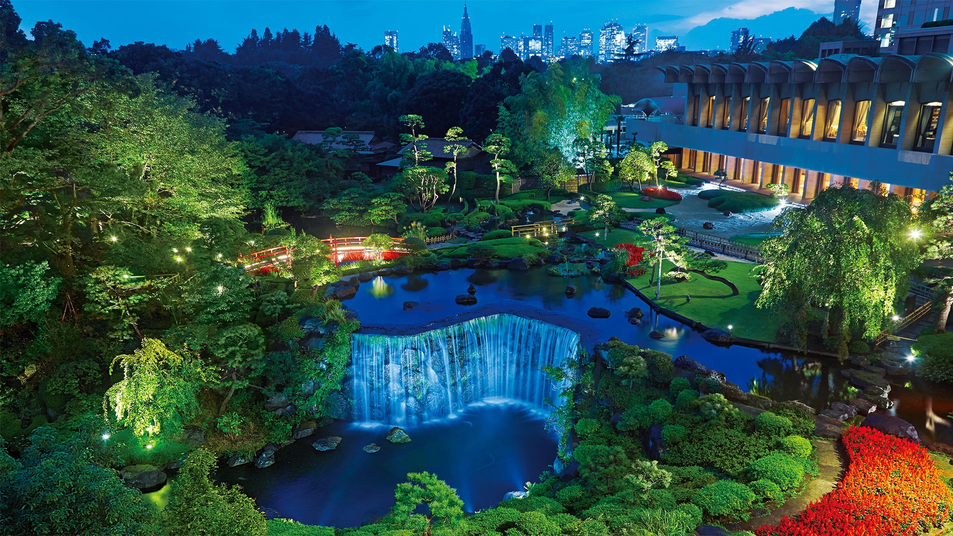 Night view photo of Japanese garden