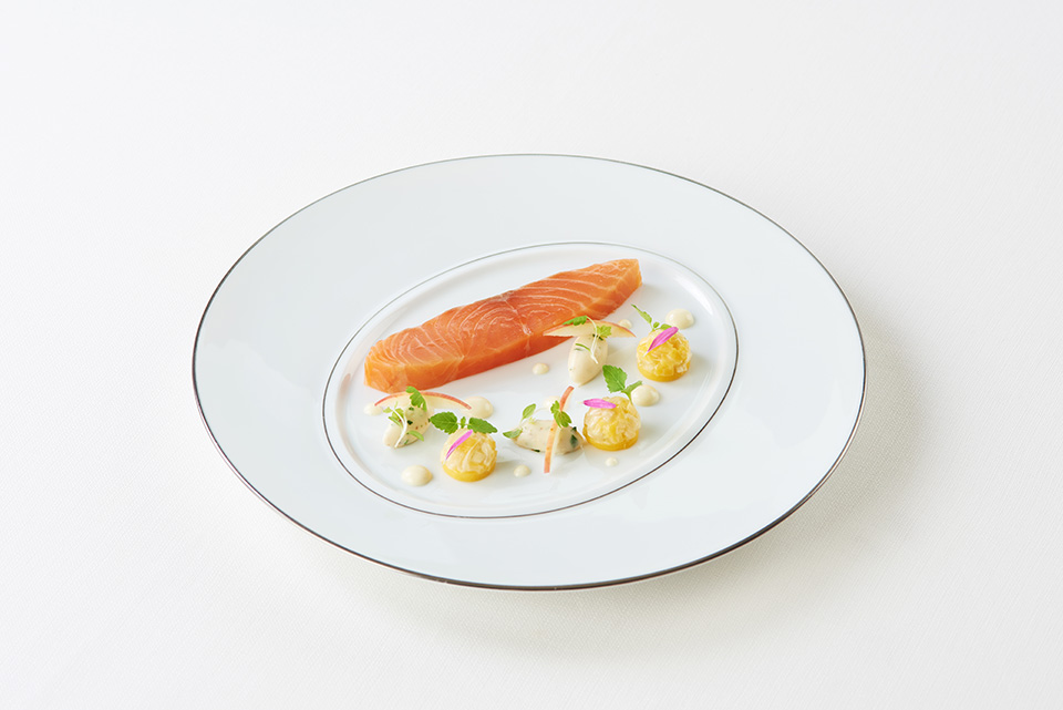 オークウッドの燻香 タスマニア産サーモン